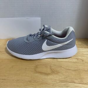 Nike Womens Tanjun 812655-010 Gray Running Shoes Sneakers Size‎ 7.5